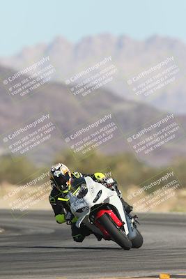 media/Oct-30-2025-Racers Edge (Thu) [[dabbdaf680]]/3-B Group/Session 2 (Turn 14)/